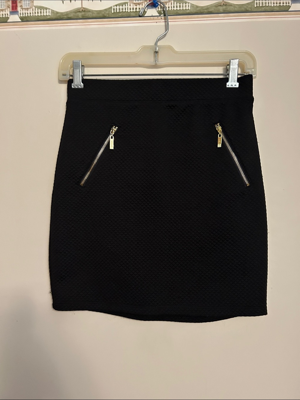 Guess Black Textured Pencil Skirt with Gold Zipper Details size small